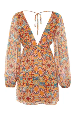 Vestido mini flu&iacute;do cuello pico