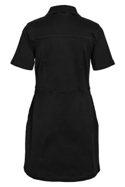 Vestido vaquero corto de manga corta con abotonado frontal y bolsillos.