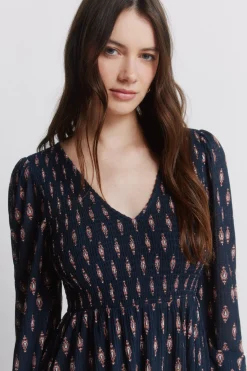 Vestido volante escote