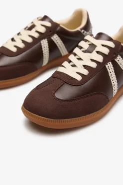 Zapatilla plana detalle crochet