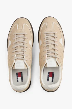 Zapatilla Tommy Jeans beige con suela marr&oacute;n