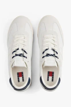 Zapatilla Tommy Jeans blanca con detalles en azul y rojo