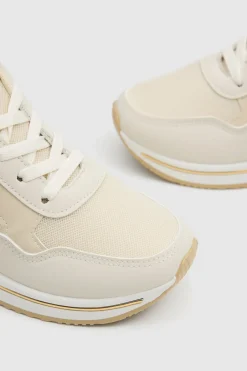 Zapatillas con cu&ntilde;a