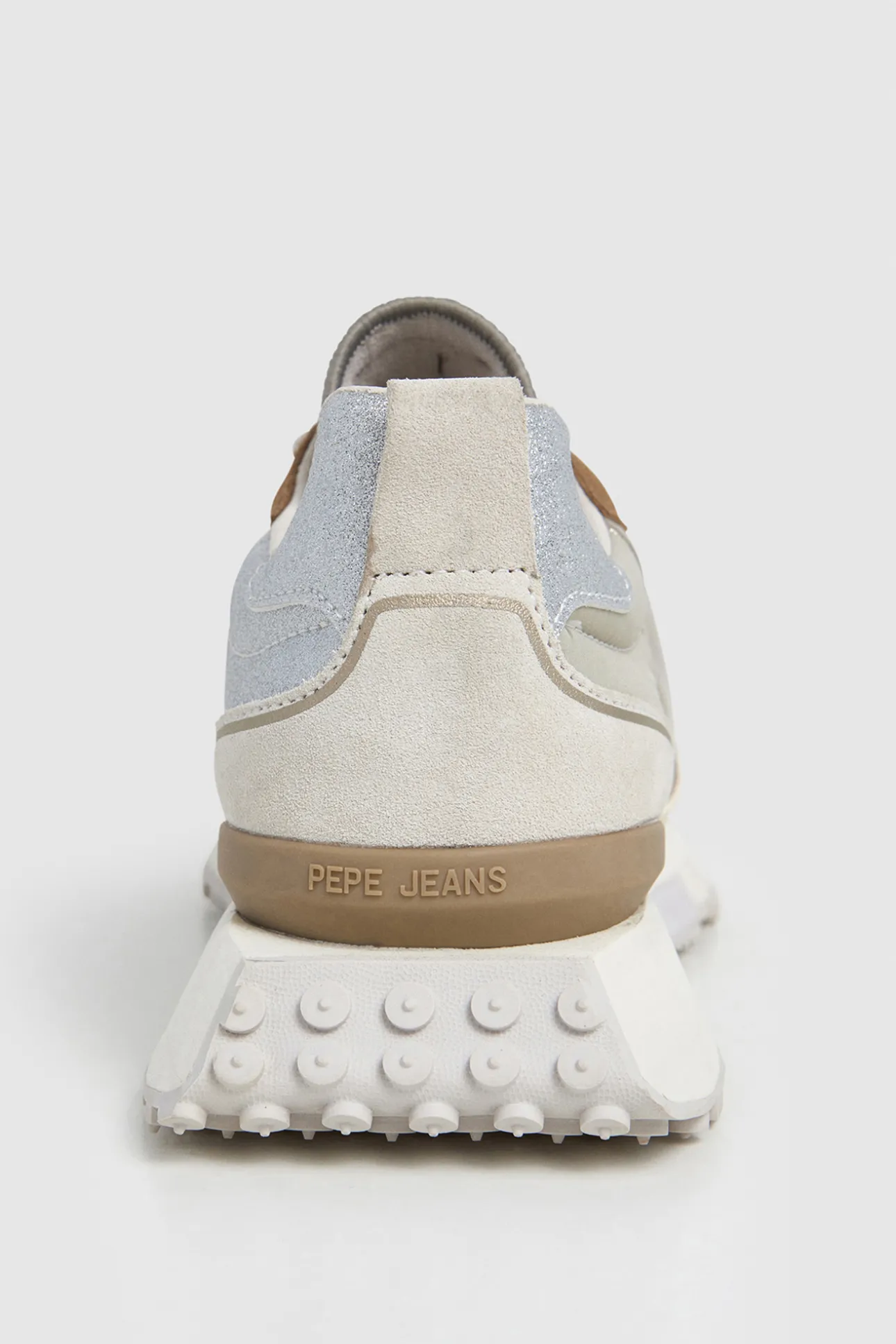 Zapatillas Con Detalles En Ante