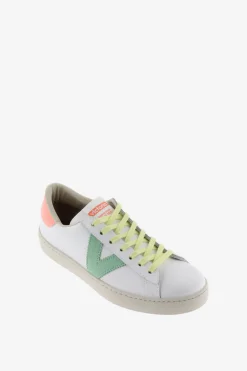 Zapatillas de piel Victoria Berl&iacute;n con piezas fl&uacute;or