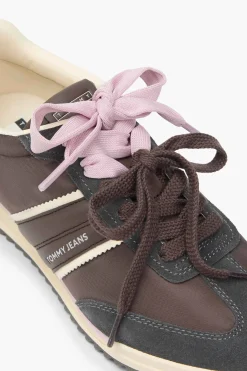 Zapatillas retro Tommy Jeans en marr&oacute;n y rosa