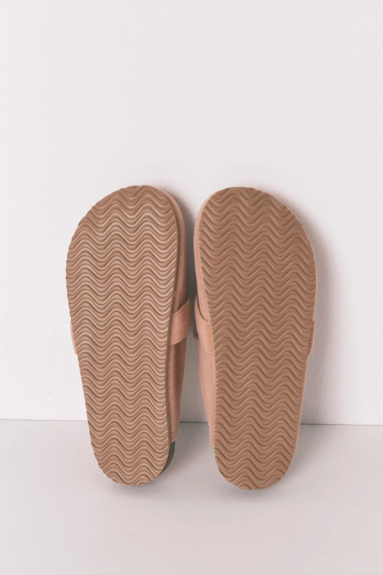 Zapatillas tipo zueco ante rosa